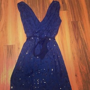 Blue sequins v-neckline dress